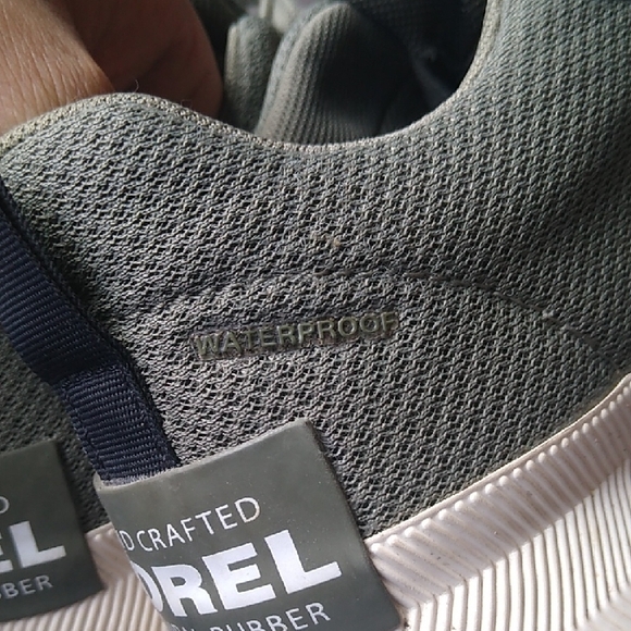 Sorel Sage Green Canvas Sneakers with Minimalist Design - Picture 5 of 8